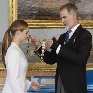 La princesse héritière Leonor d'Espagne prête serment d'allégeance à la Constitution le jour de son 18ème anniversaire ; Elle reçoit le collier de l'ordre de Charles III Le 31 octobre 2023.  Photo ©2023 95/Lagencia