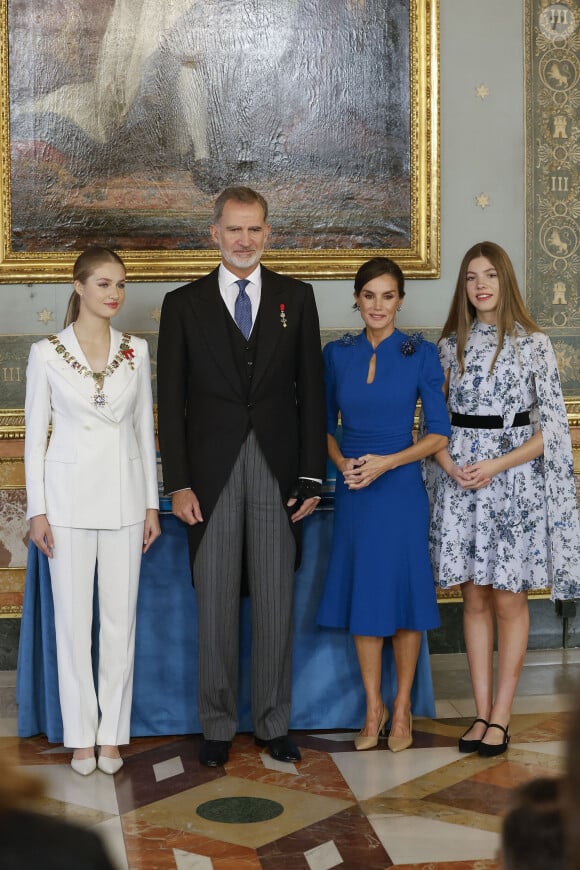 Le roi Felipe VI d'Espagne, L'infante Sofia d'Espagne,La princesse Leonor, La reine Letizia d'Espagne - La famille royale d'Espagne arrive au déjeuner au palais royal, à la suite de la cérémonie de serment de la princesse Leonor à Madrid, le 31 octobre 2023.