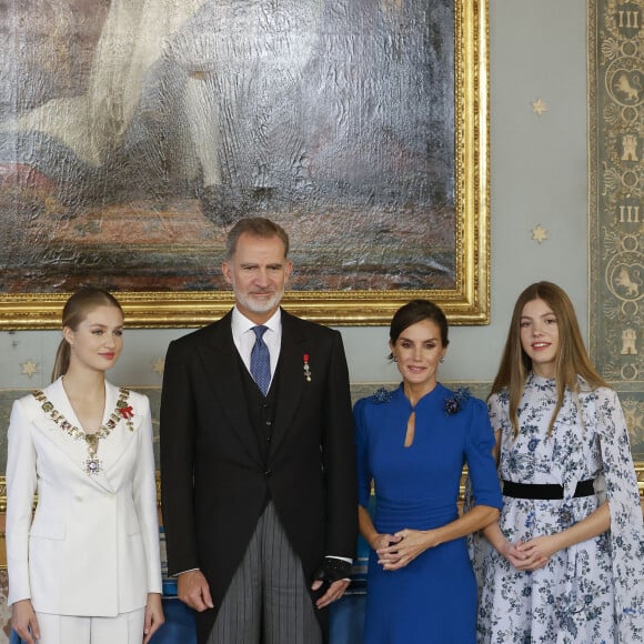 Le roi Felipe VI d'Espagne, L'infante Sofia d'Espagne,La princesse Leonor, La reine Letizia d'Espagne - La famille royale d'Espagne arrive au déjeuner au palais royal, à la suite de la cérémonie de serment de la princesse Leonor à Madrid, le 31 octobre 2023.