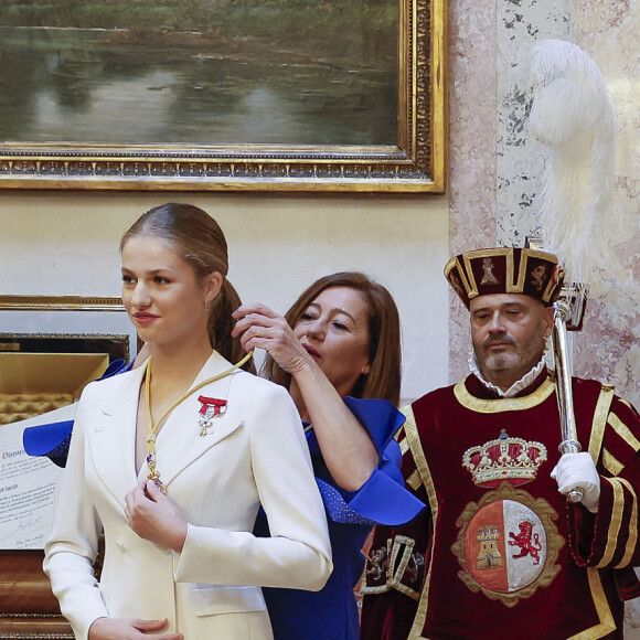 La princesse Leonor décorée du collier Carlos III par le roi Felipe VI d'Espagne - La famille royale d'Espagne arrive au déjeuner au palais royal, à la suite de la cérémonie de serment de la princesse Leonor à Madrid, le 31 octobre 2023.