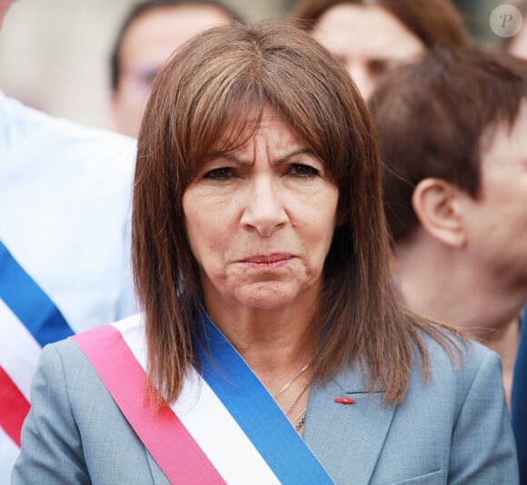 Décidément, la maire de Paris Anne Hidalgo est en plein trouble pour son voyage à Tahiti.
Une minute de silence en hommage aux victimes des violences lors des emeutes a paris et en France a l'hotel de ville de Paris en presence de Anne Hidalgo