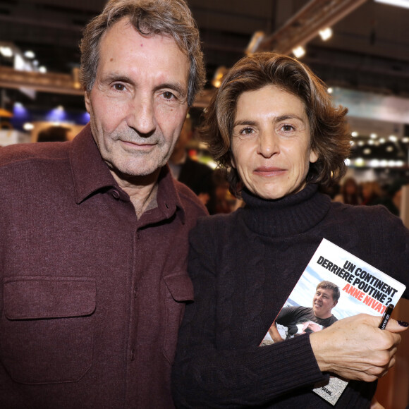 Anne Nivat et son mari Jean-Jacques Bourdin - Salon du livre à la porte de Versailles à Paris le 18 mars 2018. © Cédric Perrin/Bestimage