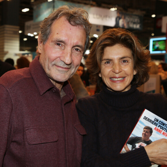 Jean-Jacques Bourdin et sa femme Anne Nivat lors du salon du livre de Paris le 17 Mars 2018 à la Porte de Versailles de Paris. © Denis Guignebourg/Bestimage