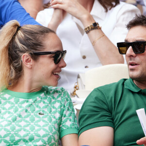Pio Marmaï et sa compagne Charlotte Ranson (enceinte) - Célébrités en tribunes des Internationaux de France de tennis de Roland Garros 2023 à Paris le 11 juin 2023. © Jacovides-Moreau/Bestimage 