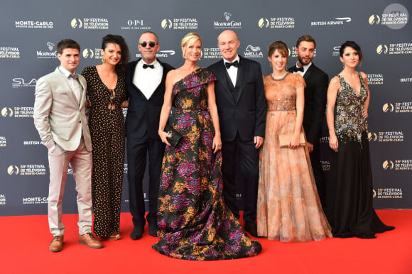 Grant Lawrens, Pauline Bression, Serge Dupire, Rebecca Hampton ( robe Christophe Guillarmé à encolure asymétrique en jacquard à relief noir et violet) , Pierre Martot, Lea Francois, Marwan Berreni et Fabienne Carat à la 59ème édition du festival de télévision de Monte Carlo au Grimaldi forum à Monaco le 14 juin 2019. © Bruno Bebert / Bestimage