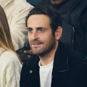 Lors de son passage sur RTL, Camille Combal avait évoqué la maladie génétique dégénérative dont il souffre depuis plusieurs années.
Camille Combal - People dans les tribunes lors du match de football Ligue 1 Uber Eats opposant le PSG à l'OM (4-0) au Parc des Princes à Paris. © Cyril Moreau/Bestimage