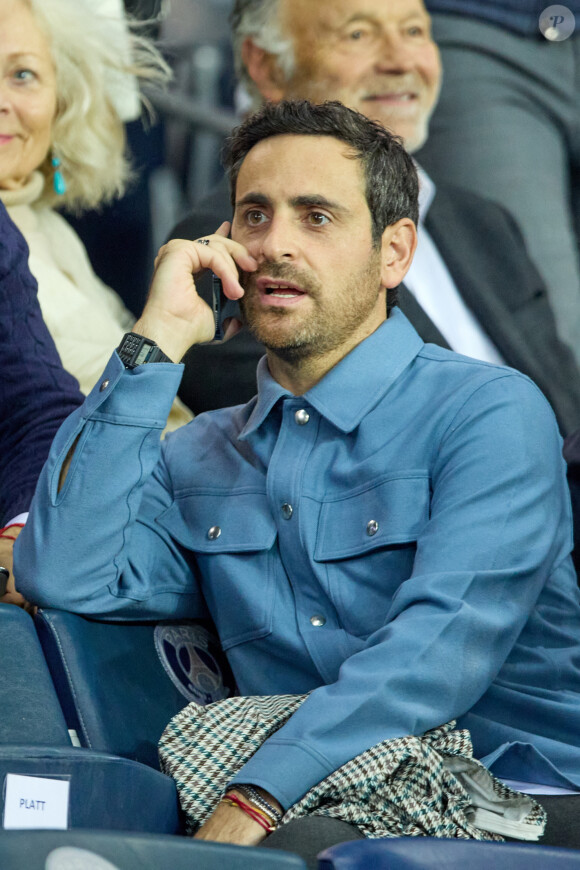 Le kératocône.
Camille Combal - People au match de Ligue 1 Uber Eats "PSG -OM" au Parc des Princes à Paris le 16 octobre 2022. © Cyril Moreau/Bestimage