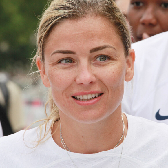 "J'ai pas compris", ajoute Laure Boulleau
Laure Boulleau - Première édition des "10 km du Paris Saint-Germain" au Parc des Princes à Paris le 2 juillet 2023. La dernière de nombreuses initiatives hors-football du club de la capitale dont il peut, déjà, se targuer de la réussite : au total, ce sont plus de 12 000 participants qui ont pris le départ de ce parcours de 10 kilomètres, maillot noir floqué au nom de la course (" We run Paris ") sur les épaules.