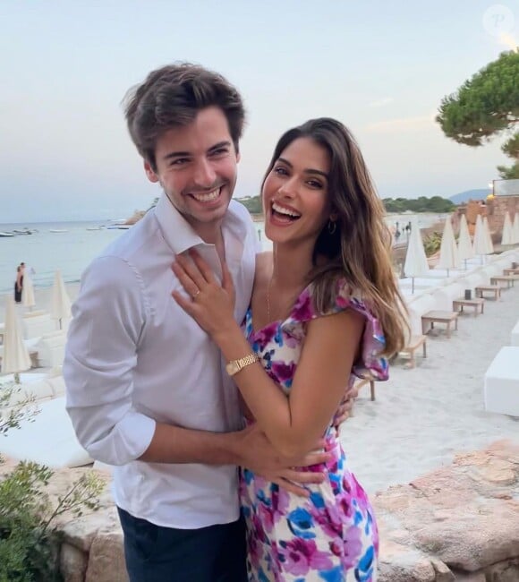 Elle est en couple avec un certain Antoine
Elena Faliez sur Instagram