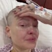 "Je ne réalise pas encore" : en larmes, Caroline Receveur annonce une grande nouvelle sur son cancer