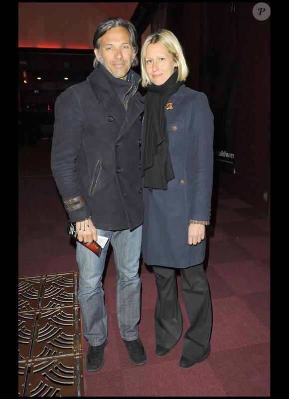 Paul Belmondo et sa ravissante épouse Luana à la générale du spectacle de Michel Boujenah "Enfin libre" à l'Olympia le 9 mars 2010