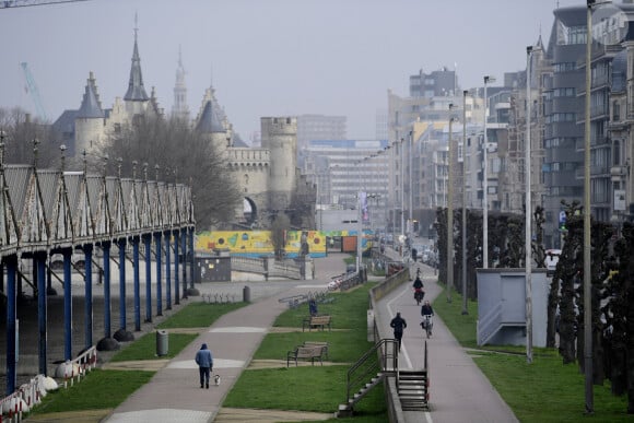 Trente ans plus tard et grâce à l'opération "Identify me", elle a pu être reconnu par une personne qui connaissait son tatouage
La ville de Anvers, Belgique, à cause de l'épidémie de Coronavirus (COVID-19) le 19 mars 2020.