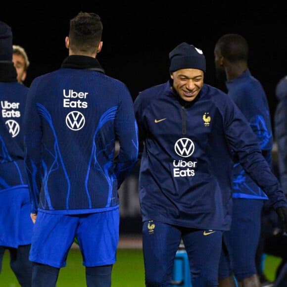 Dans cette vidéo d'une minute, les Bleus sensibilisent au harcèlement scolaire
 
Entraînement de l'équipe de France de football à Clairefontaine le 14 novembre 2023.