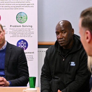 Le prince William, prince de Galles, lors de sa visite au Hideaway Youth Project à Manchester, le 16 novembre 2023. Cette visite marque le lancement du Royal Foundation Community Impact Project et en apprendre plus sur le travail de la Manchester Peace Together Alliance visant à réduire la violence parmi les jeunes. 