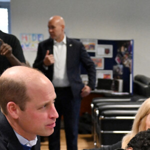 Le prince William, prince de Galles, lors de sa visite au Hideaway Youth Project à Manchester, le 16 novembre 2023. Cette visite marque le lancement du Royal Foundation Community Impact Project et en apprendre plus sur le travail de la Manchester Peace Together Alliance visant à réduire la violence parmi les jeunes. 