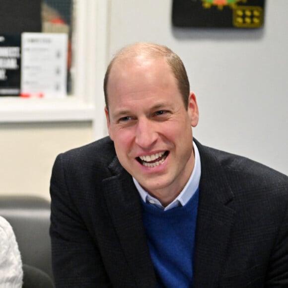 Hors de question pour lui de se tourner les pouces sans son épouse
Le prince William, prince de Galles, lors de sa visite au Hideaway Youth Project à Manchester, le 16 novembre 2023. Cette visite marque le lancement du Royal Foundation Community Impact Project et en apprendre plus sur le travail de la Manchester Peace Together Alliance visant à réduire la violence parmi les jeunes. 