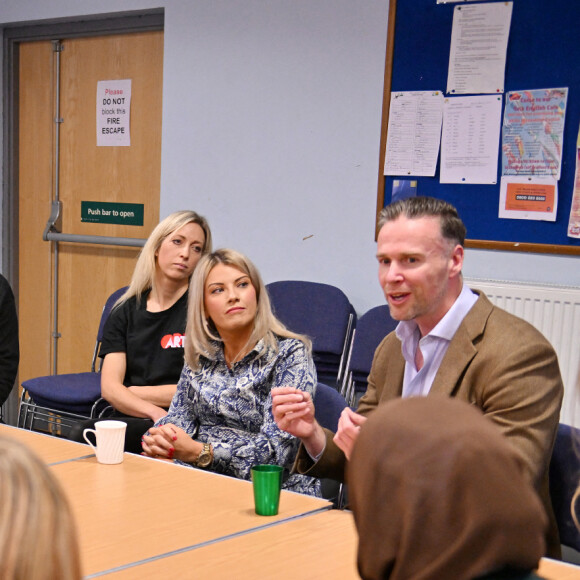 Le prince William, prince de Galles, lors de sa visite au Hideaway Youth Project à Manchester, le 16 novembre 2023. Cette visite marque le lancement du Royal Foundation Community Impact Project et en apprendre plus sur le travail de la Manchester Peace Together Alliance visant à réduire la violence parmi les jeunes. 