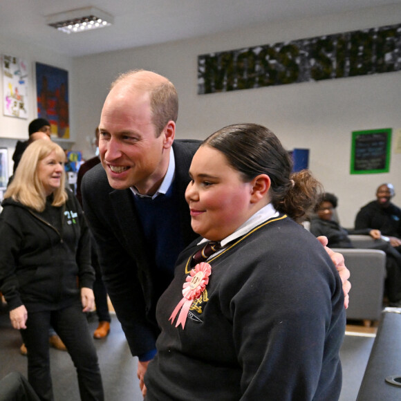 Le futur roi d'Angleterre s'est rendu au Hideaway Youth Project à Manchester ce 16 novembre 2023
Le prince William, prince de Galles, lors de sa visite au Hideaway Youth Project à Manchester, le 16 novembre 2023. Cette visite marque le lancement du Royal Foundation Community Impact Project et en apprendre plus sur le travail de la Manchester Peace Together Alliance visant à réduire la violence parmi les jeunes. 