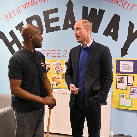 Le prince William, prince de Galles, lors de sa visite au Hideaway Youth Project à Manchester, le 16 novembre 2023. Cette visite marque le lancement du Royal Foundation Community Impact Project et en apprendre plus sur le travail de la Manchester Peace Together Alliance visant à réduire la violence parmi les jeunes. 