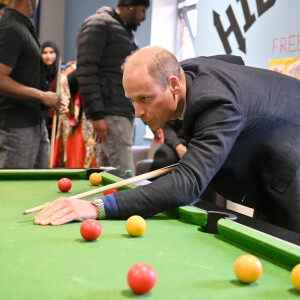 Le prince William était encore sans Kate Middleton
Le prince William, prince de Galles, lors de sa visite au Hideaway Youth Project à Manchester. Cette visite marque le lancement du Royal Foundation Community Impact Project et en apprendre plus sur le travail de la Manchester Peace Together Alliance visant à réduire la violence parmi les jeunes. 