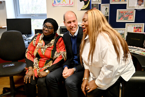 Le prince William, prince de Galles, lors de sa visite au Hideaway Youth Project à Manchester, le 16 novembre 2023. Cette visite marque le lancement du Royal Foundation Community Impact Project et pour en apprendre plus sur le travail de la Manchester Peace Together Alliance visant à réduire la violence parmi les jeunes. 