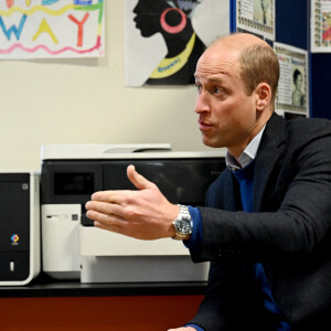 Le prince William, prince de Galles, lors de sa visite au Hideaway Youth Project à Manchester, le 16 novembre 2023. Cette visite marque le lancement du Royal Foundation Community Impact Project et pour en apprendre plus sur le travail de la Manchester Peace Together Alliance visant à réduire la violence parmi les jeunes. 