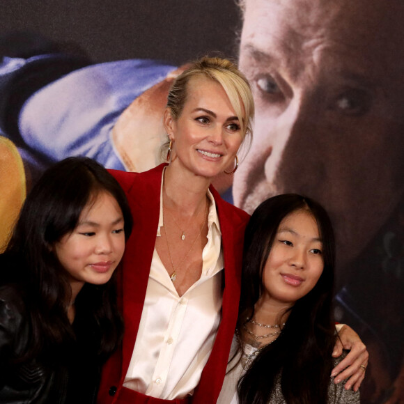 Elles sont attaquées sur les réseaux sociaux
Laeticia Hallyday et ses filles Joy et Jade - Projection au Grand Rex à Paris des documentaires "Johnny USA" et "A nos promesses" à l'occasion de la Journée Spéciale Johnny, son rêve américain. Le 21 octobre 2020 © Jacovides-Moreau / Bestimage