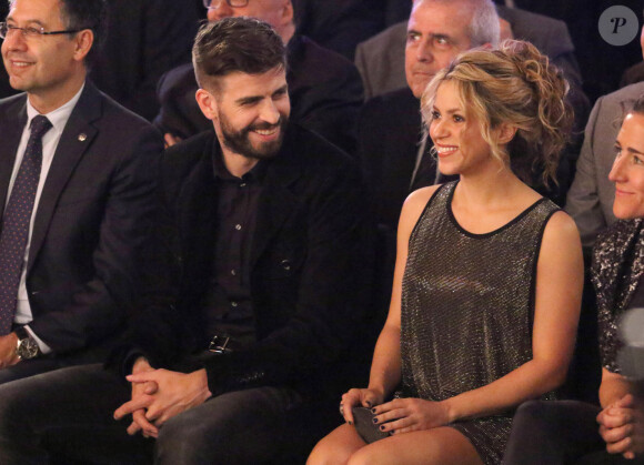 Une petite phrase clairement adressée à son ex, Gerard Piqué
Gerard Piqué et la chanteuse Shakira lors d'une cérémonie à Barcelone le 25 janvier 2016.