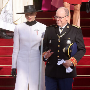 Le prince Albert II de Monaco, la princesse Charlene - Sorties de la cathédrale Notre-Dame-Immaculée de Monaco pour la messe lors de la Fête Nationale de la principauté de Monaco le 19 novembre 2022. © Dominique Jacovides / Bruno Bebert / Bestimage 