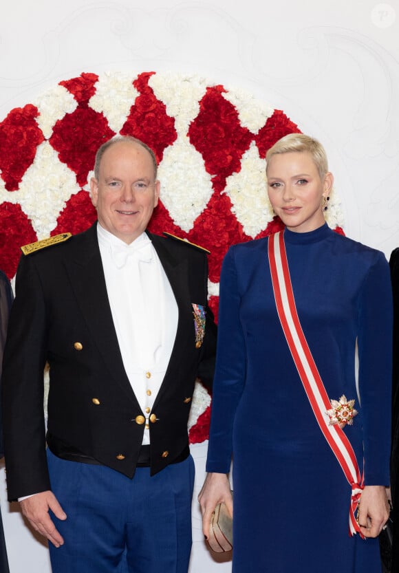 Le prince Albert II de Monaco et la princesse Charlène de Monaco ont assisté au feu d'artifice organisé la veille de la fête nationale monégasque
Le prince Albert II de Monaco, La princesse Charlène de Monaco - Arrivées à la soirée de gala de la Fête Nationale Monégasque au Grimaldi Forum