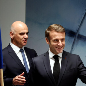Emmanuel Macron et Alain Berset lors de leur visite du CERN (Organisation européenne pour la recherche nucléaire) de Genève le 16 novembre 2023 . © Dominique Jacovides/Bestimage