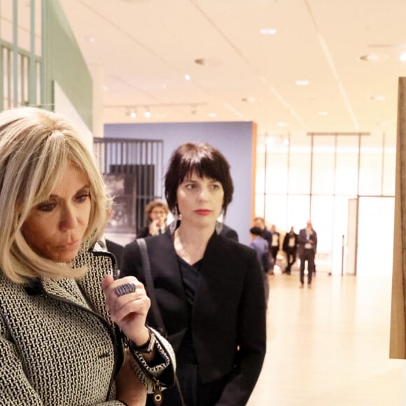 L'artiste n'avait pas caché sa joie le jour de l'élection de notre dirigeant, le 7 mai 2017.
Brigitte Macron a visité l'exposition permanente consacrée à Paul Klee avec Muriel Zeender Berset, la femme du président de la Confédération suisse à Berne le 15 novembre 2023. © Dominique Jacovides / Bestimage