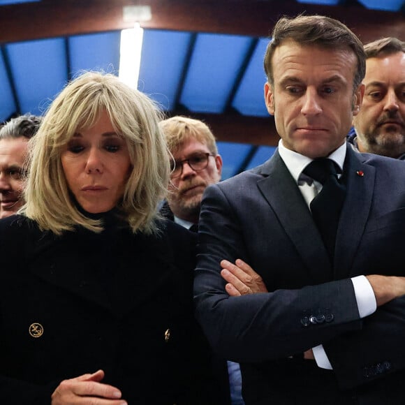 Après avoir survécu à de graves problèmes de santé, Madonna a pu retrouver son public et quel public puisqu'un chef d'état en a fait partie.
Emmanuel et Birigtte Macron arrivent pour rencontrer les équipes de secours à Clairmarais. © Aurelien Morissard/Pool/Bestimag