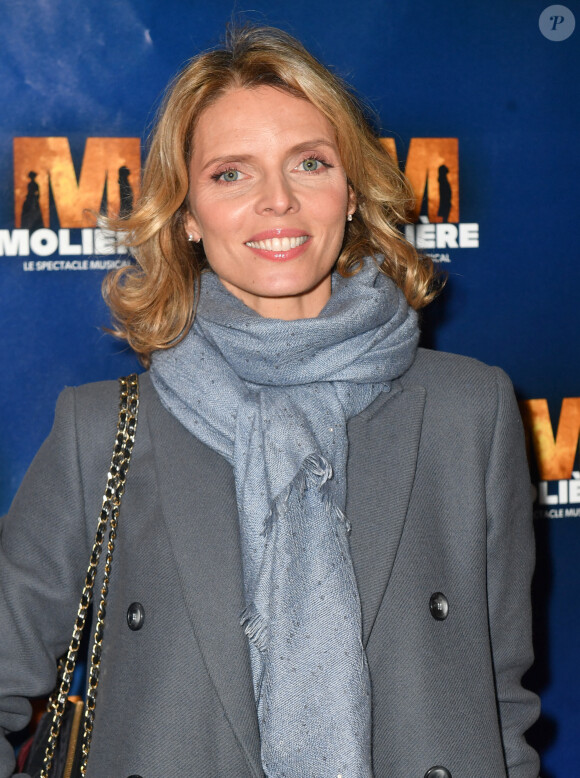 Et pour cause, elle serait notamment allée jusqu'à juger que le physique de Miss Népal n'était "pas très gracieux" ni "télégénique".
Sylvie Tellier - Personnalités à la générale presse du spectacle musical "Molière, l'opéra urbain" au Palais des Sports à Paris. Le 16 novembre 2023 © Veeren / Bestimage