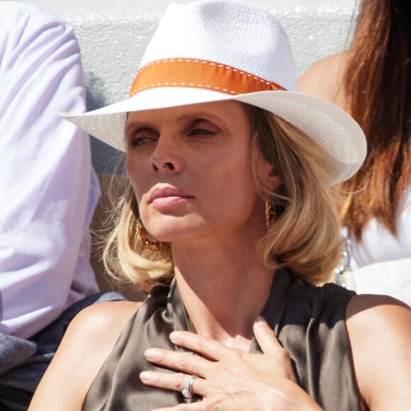 Choisie pour commenter l'élection Miss Univers, Sylvie Tellier a reçu un violent retour de bâton sur les réseaux sociaux. 
Sylvie Tellier en tribunes lors des Internationaux de France de tennis de Roland Garros 2023 à Paris, France. © Cyril Moreau/Bestimage