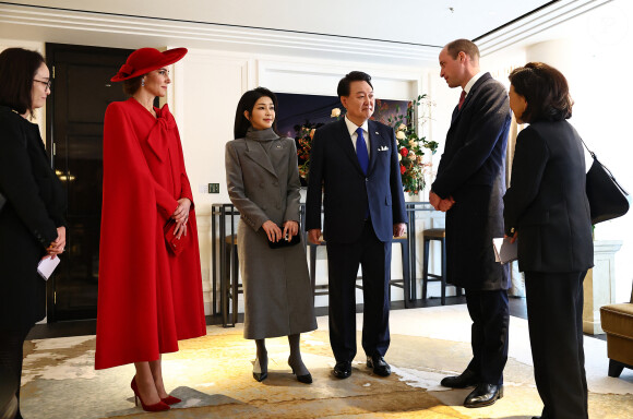 Le prince William, prince de Galles, et Catherine (Kate) Middleton, princesse de Galles accueillent le président de la Corée du Sud Yoon Suk Yeol et sa femme Kim Keon Hee dans leur hôtel du centre de Londres, le premier jour de leur visite d'État au Royaume-Uni, le 21 novembre 2023. 
