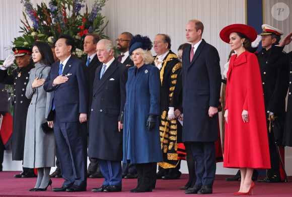 Le président de la Corée du Sud, Yoon Suk Yeol, et son épouse Kim Keon Hee, Le roi Charles III d'Angleterre et Camilla Parker Bowles, reine consort d'Angleterre, Le prince William, prince de Galles, et Catherine (Kate) Middleton, princesse de Galles, - Cérémonie de bienvenue du président de la Corée du Sud à Horse Guards Parade à Londres, le 21 novembre 2023. 