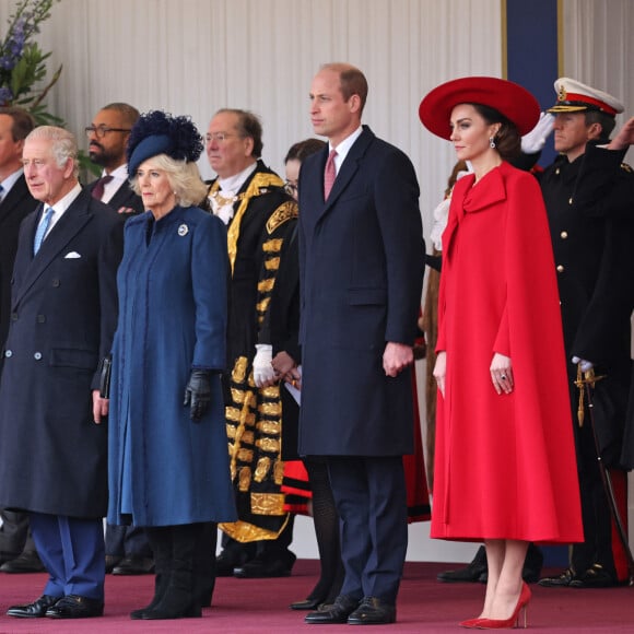 Le président de la Corée du Sud, Yoon Suk Yeol, et son épouse Kim Keon Hee, Le roi Charles III d'Angleterre et Camilla Parker Bowles, reine consort d'Angleterre, Le prince William, prince de Galles, et Catherine (Kate) Middleton, princesse de Galles, - Cérémonie de bienvenue du président de la Corée du Sud à Horse Guards Parade à Londres, le 21 novembre 2023. 
