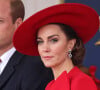 Kate Middleton était majestueuse avec son chapeau XXL ce mardi pour l'arrivée du président sud-coréen. 
Le prince William, prince de Galles, et Catherine (Kate) Middleton, princesse de Galles, - Cérémonie de bienvenue du président de la Corée du Sud à Horse Guards Parade à Londres. 
