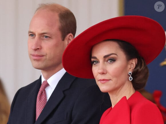 Kate Middleton était majestueuse avec son chapeau XXL ce mardi pour l'arrivée du président sud-coréen. 
Le prince William, prince de Galles, et Catherine (Kate) Middleton, princesse de Galles, - Cérémonie de bienvenue du président de la Corée du Sud à Horse Guards Parade à Londres. 