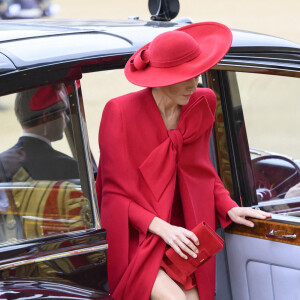 Mais en sortant de voiture, elle a frôlé la grosse bêtise en dévoilant ses jambes ! 
Kate Middleton, princesse de Galles - Arrivée à la cérémonie d'accueil du président de Corée du Sud et de sa femme. Londres, 21 novembre 2023. Photo by Pool/i-Images/ABACAPRESS.COM