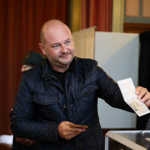 Sébastien Cauet vote à la mairie du Touquet pour le second tour de l'élection présidentielle. © Dominique Jacovides - Sébastien Valiela / Bestimage
