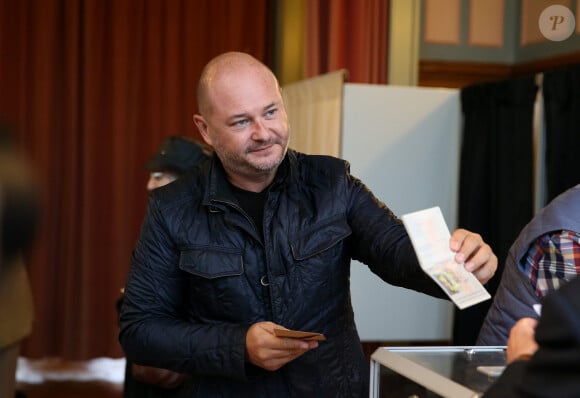 Sébastien Cauet vote à la mairie du Touquet pour le second tour de l'élection présidentielle. © Dominique Jacovides - Sébastien Valiela / Bestimage