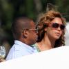 Une bouteille de vin de grand cru a été débouchée pour l'occasion, et c'est l'un dans les bras de l'autre que Jay-Z et Beyoncé l'ont dégustée. 