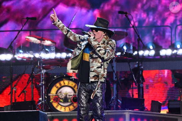 Axl Rose avec les Guns N' Roses sur scène à Londres en 2023