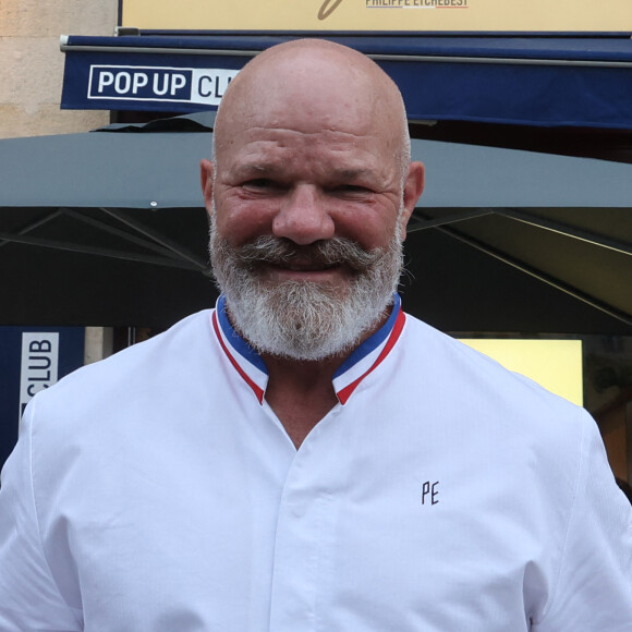 Ca s'est passé à l'autre bout du monde, sur les îles Marquises.
Le chef Philippe Etchebest décline son plat "Signature" en mode street food au sein du Pop Up Club à Bordeaux le 11 septembre 2023.© Fabien Cottereau / Bestimage 