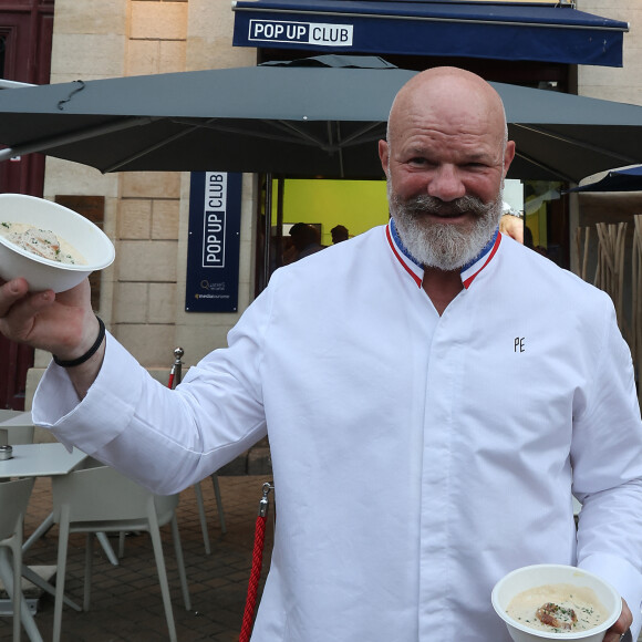 Qui est en réalité plutot un documentaire.
Le chef Philippe Etchebest décline son plat "Signature" en mode street food au sein du Pop Up Club à Bordeaux le 11 septembre 2023. © Fabien Cottereau / Bestimage 