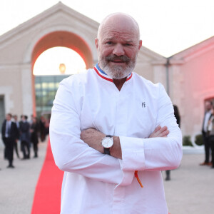 Sa "folie" a d'ailleurs un rapport avec les coutumes locales : un tatouage !
Le Chef Philippe Etchebest aux Chais Monnet en marge de la cérémonie de remise des prix du Guide Rouge Michelin 2022 à Cognac le 22 mars 2022. © Jean-Marc Lhomer / Bestimage 