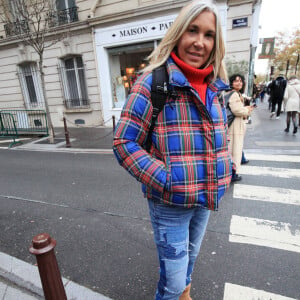 Exclusif - Zazie quitte les studios de RTL à Neuilly-sur-Seine, le 23 novembre 2023. © Jonathan Rebboah / Panoramic / Bestimage 