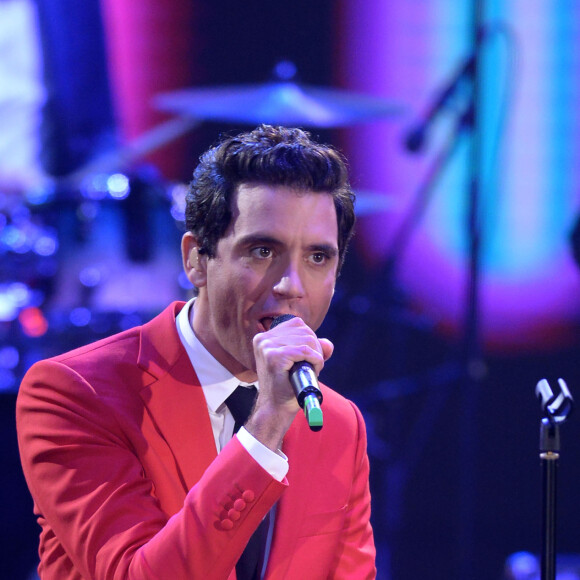 Le chanteur Mika sur le plateau télé de "Che Tempo Che Fa" à Milan, Italie, le 15 octobre 2017. 